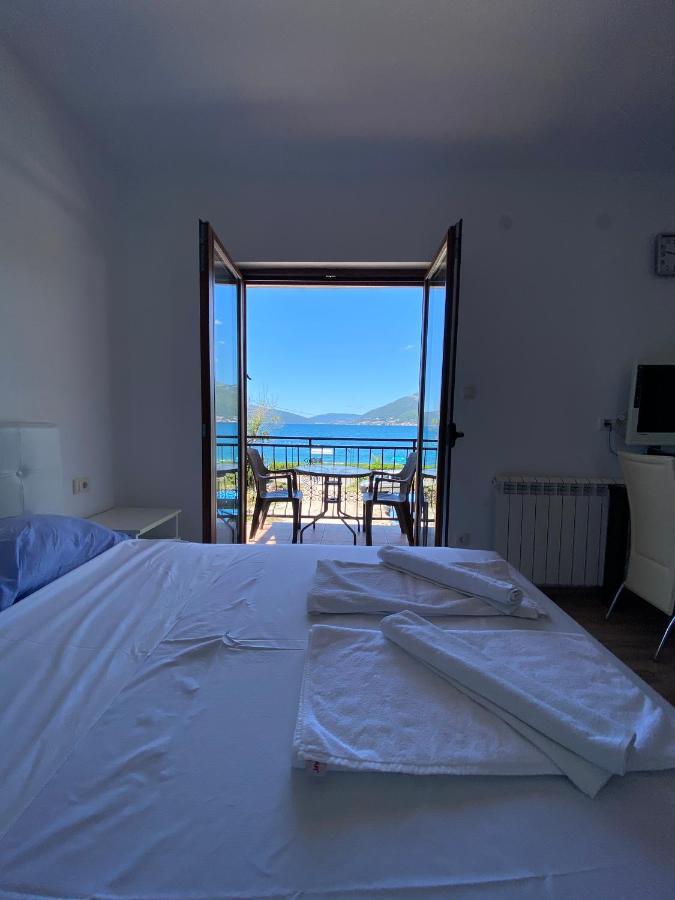 Apartments Family Tivat Exterior photo