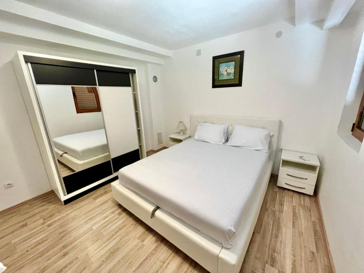 Apartments Family Tivat Exterior photo