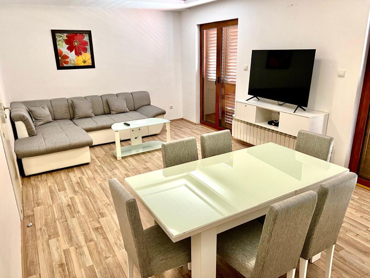 Apartments Family Tivat Exterior photo